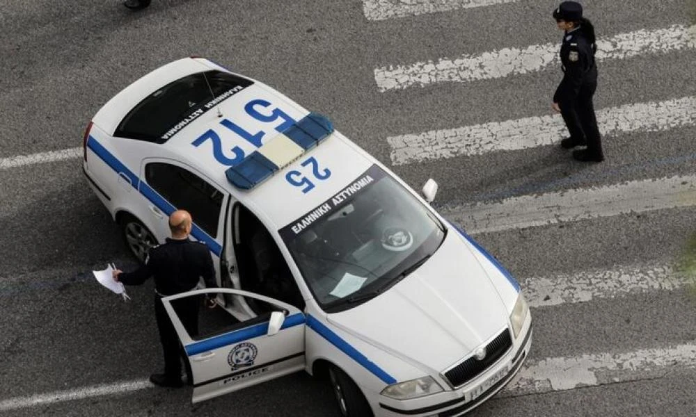 Νέο Ηράκλειο: Τρόμος για υπάλληλο μίνι μάρκετ - Πάλεψε σώμα με σώμα με τους ληστές (βίντεο)